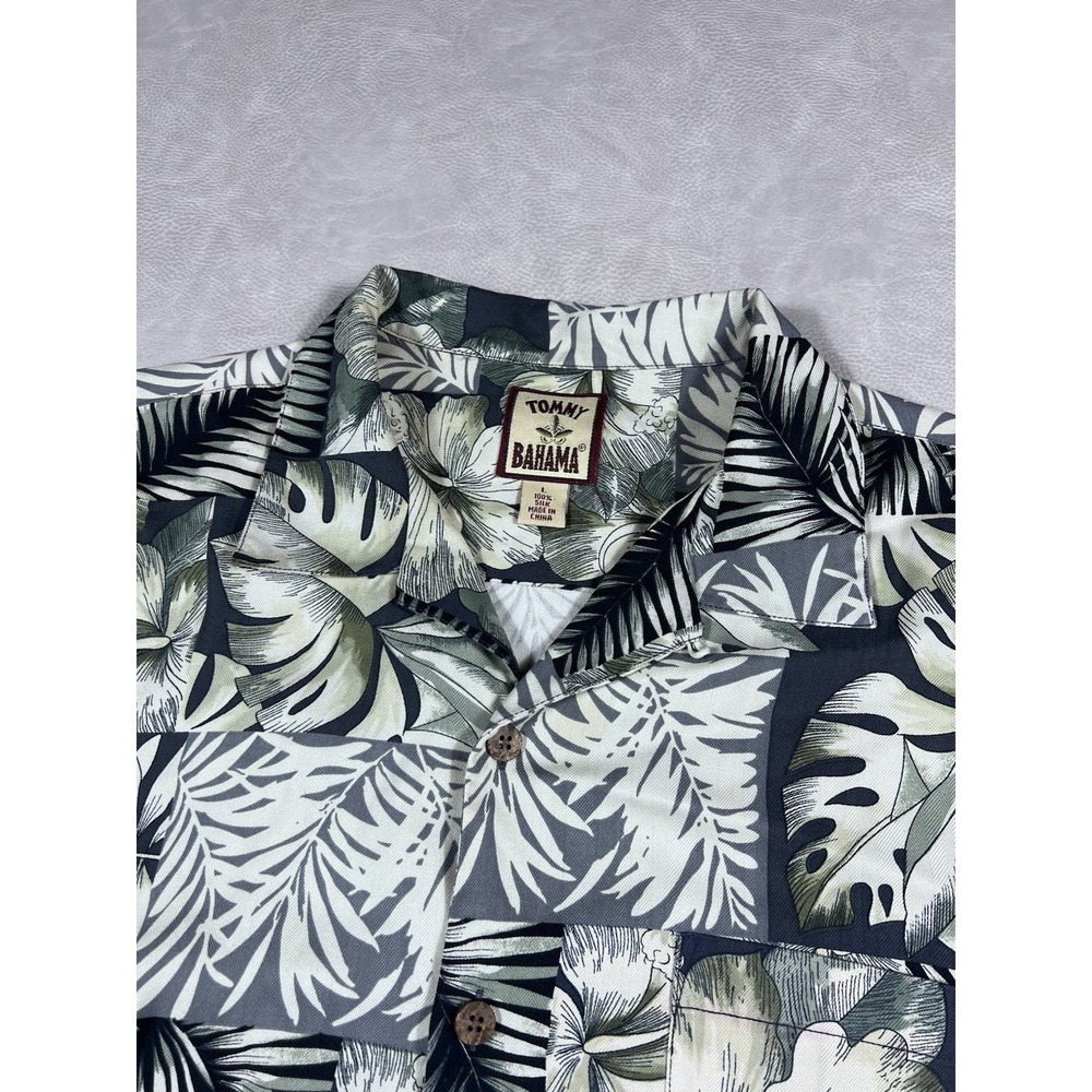 Tommy Bahama Silk Shirt Size Large Floral Hawaiian Camp Button Down Loop Collar